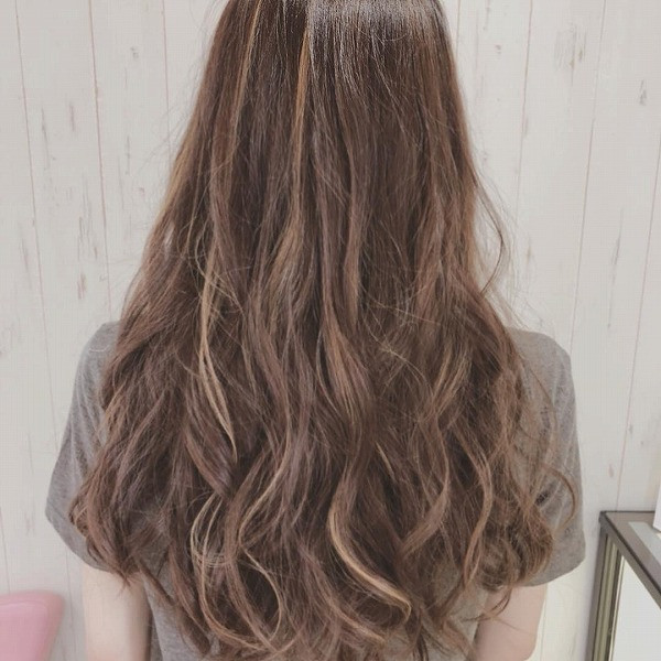 ベースをベージュ色に!細いウィービングを入れた3Dカラー